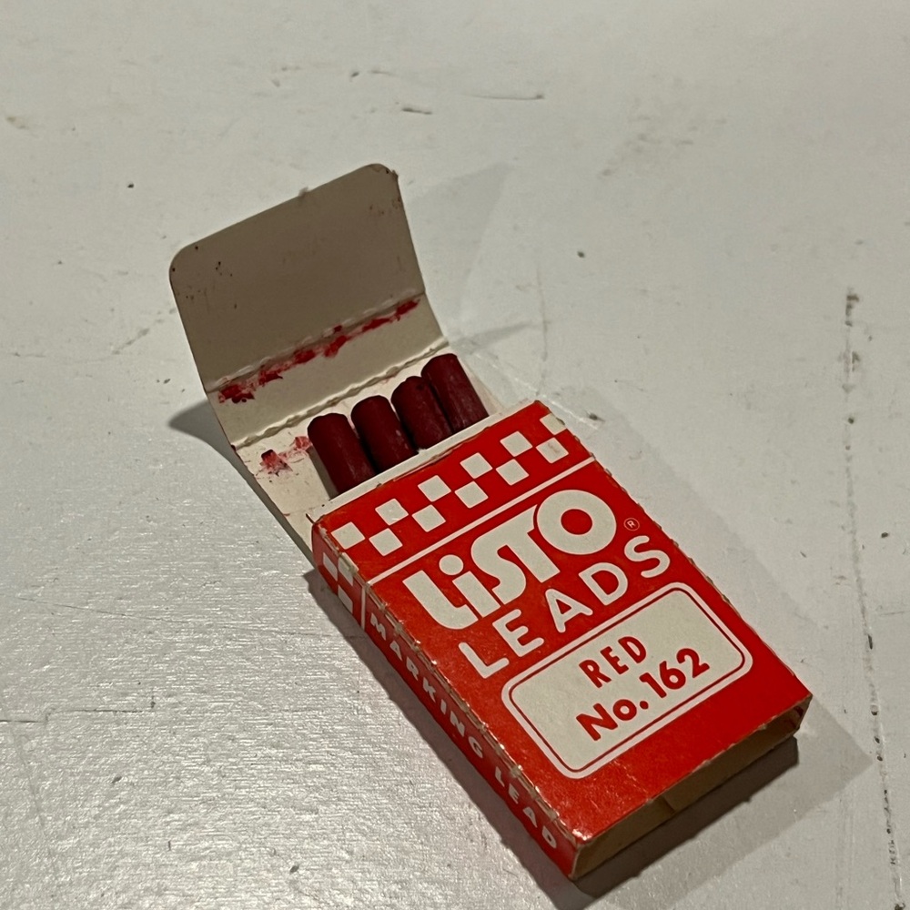 Vintage Red No. 162 Listo Leads